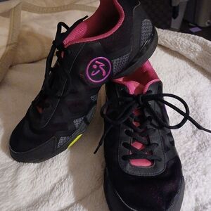 Zumba Fitness Black and Pink Athletic Shoes Sneakers Womens Sz 11 EUC